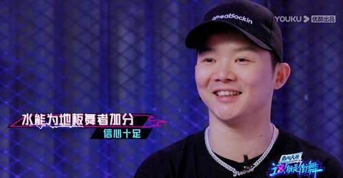  怒骂|水舞台PK大战，受伤2人退赛1人，4支战队3支战损，观众怒骂没人性