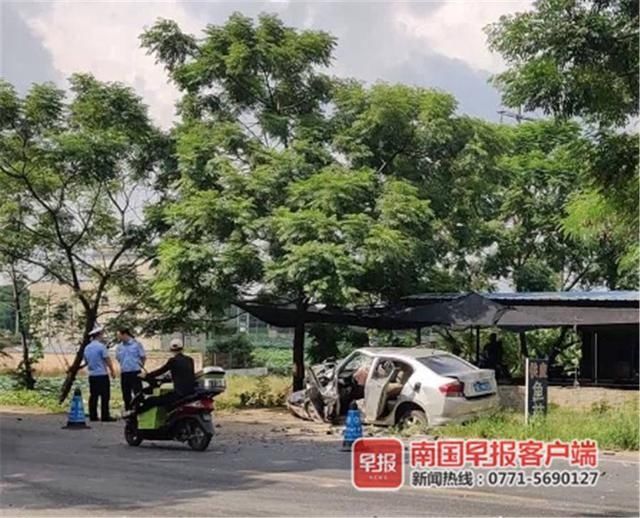  相撞|合浦一小车超车与对向车辆相撞，致2人不幸身亡！记录仪拍下撞击瞬间