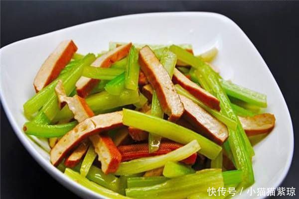  白香干|吃有营养的炒菜——芹菜炒香干，酥脆，香甜多汁，家人爱吃