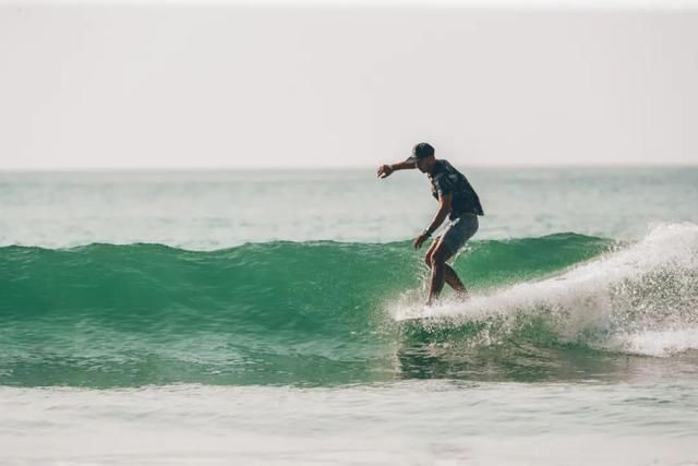  懂行|懂行｜夏日冲浪季，我们采访了几位冲浪达人