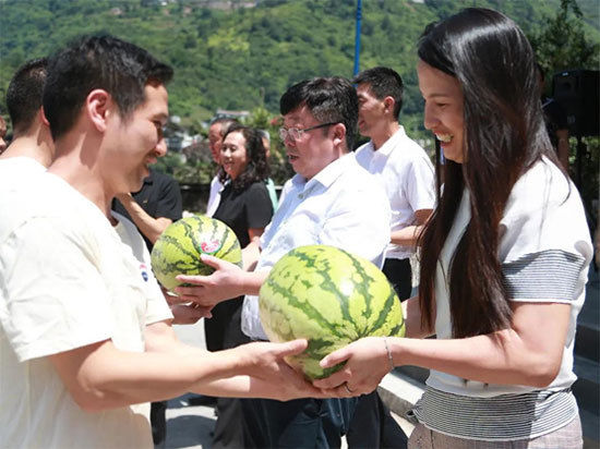 总工会|“夏送清凉”！贵州省总工会慰问茅台一线职工