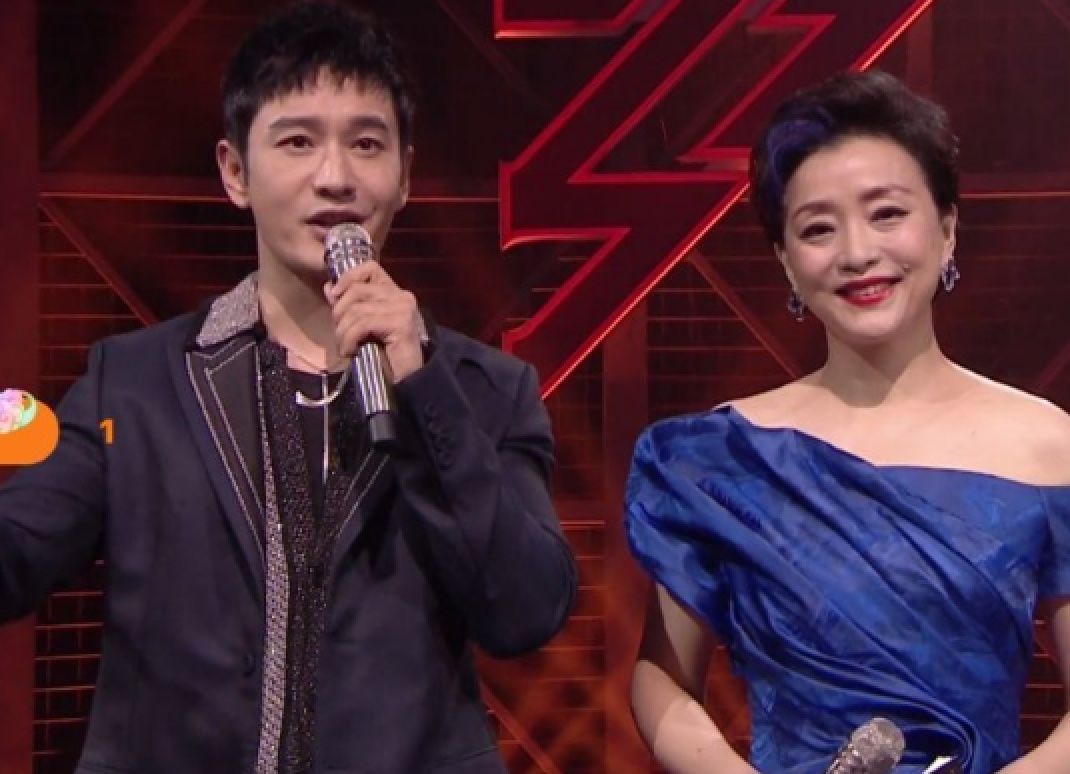  宁静|《姐姐》成团夜麻烦多：宁静出错让杨澜很尴尬，黄晓明主持爱抢话