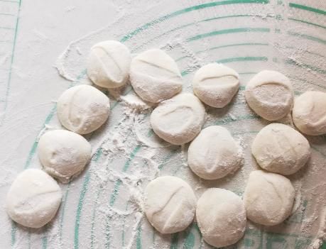  多汁|拌饺子馅时，别放料酒了，教你1招技巧，猪肉馅鲜嫩多汁还不腻