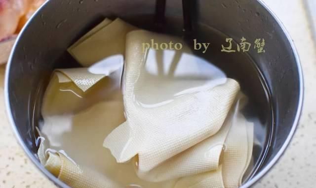  餐馆|简单四步做一个抢手凉菜，十分钟就能搞定，去餐馆吃要二十八