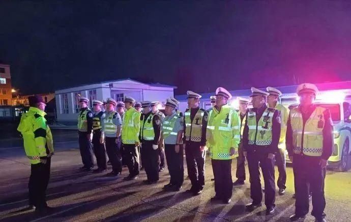  震慑|【统一夜查行动】拒绝酒驾——全市交管部门深入开展周末夜查统一行动 有力震慑酒驾醉驾等严重交通违法行为