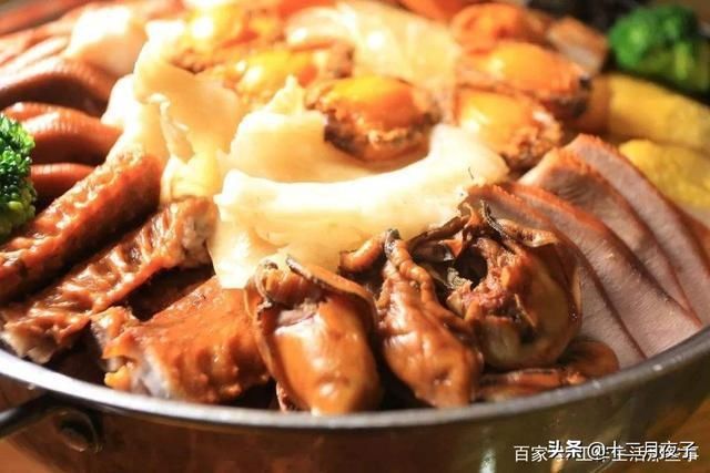 白肉血肠|东北朋友请南方朋友吃饭，南方朋友直呼三个受不了