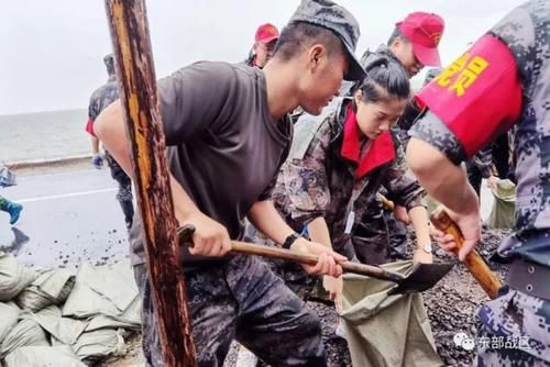  女兵|这个女兵了不起，休假期间转战多个点位抗洪！