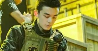  肖枫|《穿越火线》中许蔚为何要撞路氏兄弟呢？