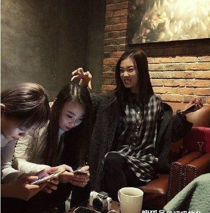  下嘴|搞笑GIF：这只是一个面具，哥们，你就放心下嘴吧！