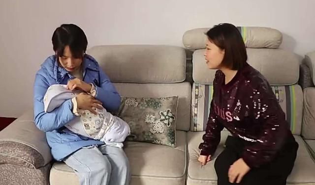  双胞胎|“鸡”姓爸爸获双胞胎，宝妈要求随母姓，奶奶取的名让宝妈没话说