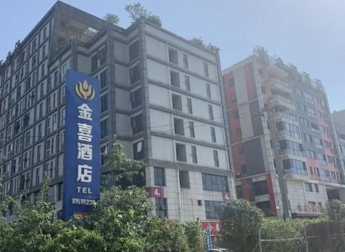 强奸|14岁女孩坠亡:疑似生前遭一老板强奸致孕,案件持续审查中