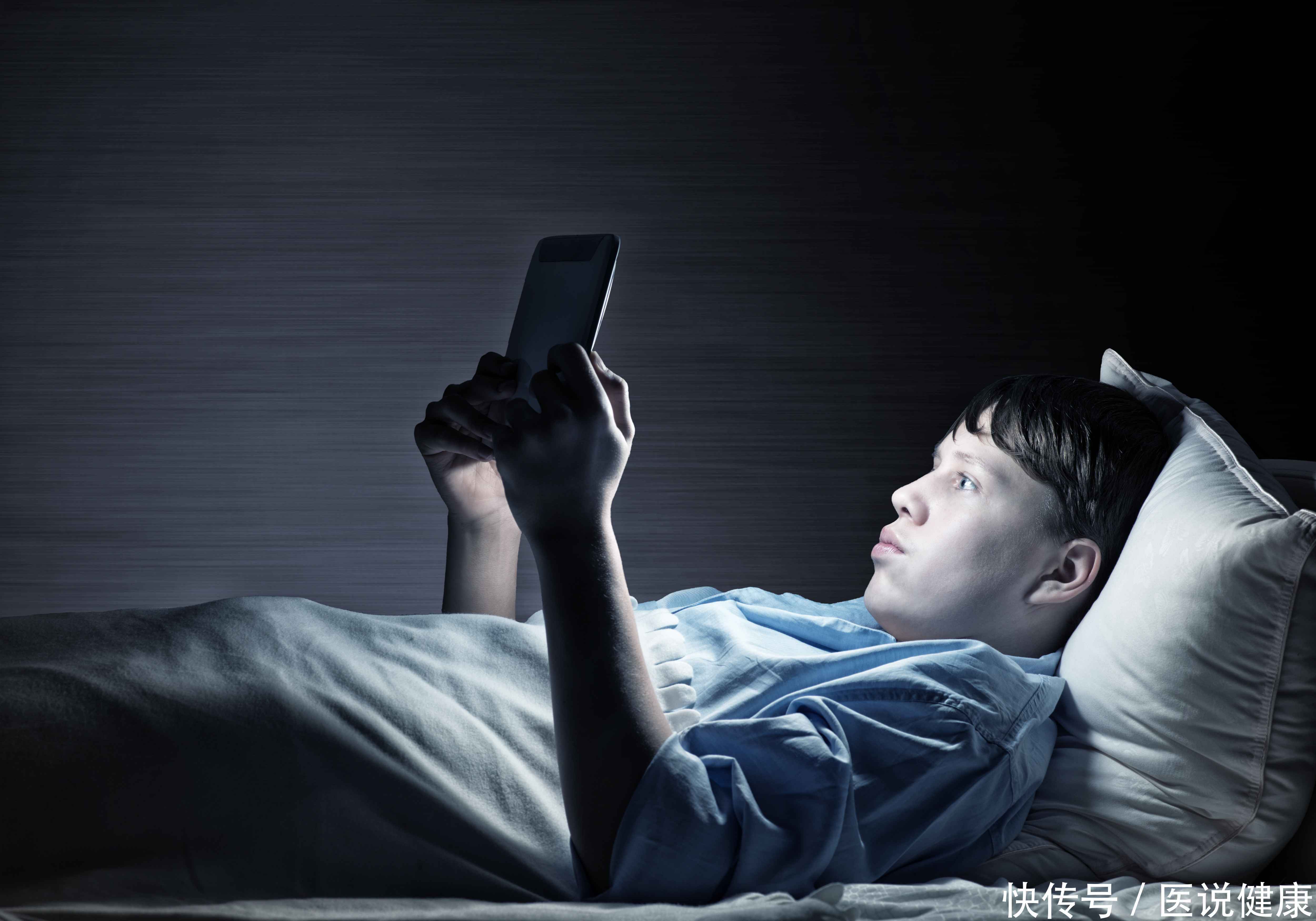 治疗失眠的9种小妙招(经常被失眠困扰，或是这3个原因引起的，推荐3个小方法或能缓解)