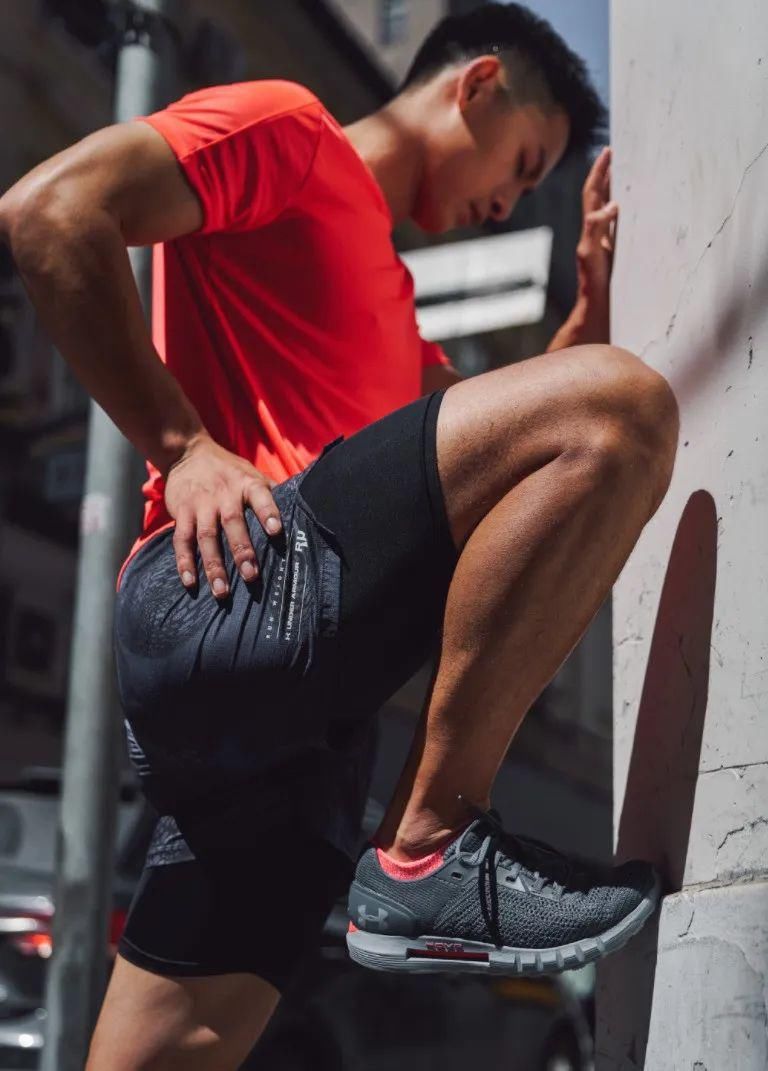  运动|33个肌肉帅哥争做“1”，你确定这不是专做给gay看的节目吗？