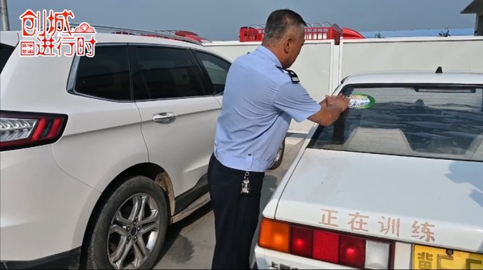 文明城市|创城进行时丨从检测线到车管所，保定公安交警大力宣传文明交通，助力保定创建文明城市工作