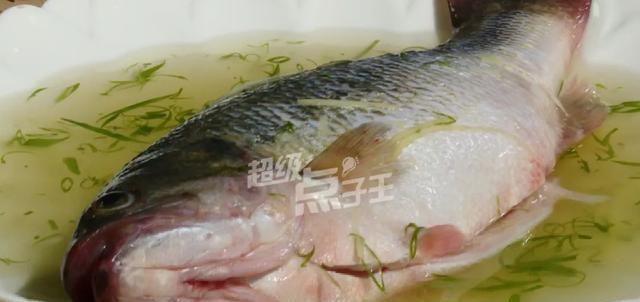 才能|清蒸鱼怎么做才能鲜嫩无腥味?不抹盐、不揭盖、不用碟子蒸!