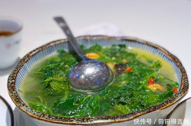 入口|广式茶餐厅里的粤菜，最喜欢的还是那道芝士糯米鸡，入口软糯咸香