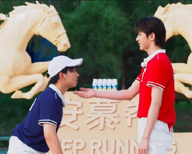  合作|黄明昊霸气捏郭麒麟下巴，弹幕却都在呼唤蔡徐坤