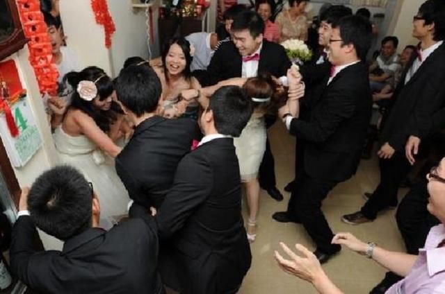 李先生|新娘讨要9万下车费，新郎被激怒，钱没有，哪里来的回哪去