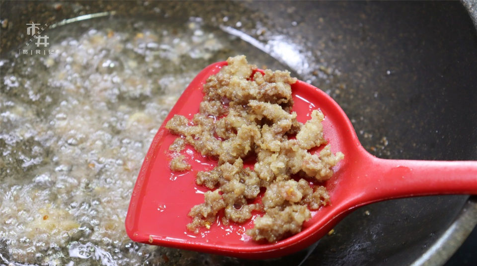  肉丁|自制香菇肉丁酱，拌啥都好吃，20元成本做一大碗，不用去超市买了