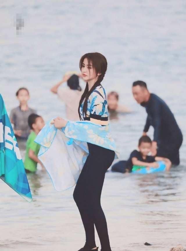  李汶翰|《完美的夏天》路透，吴宣仪甜美，李汶翰时尚，最期待是呆萌的她