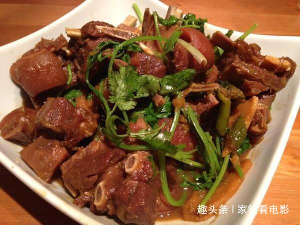  美食|精选美食猪肠炒酸菜，冬瓜红烧肉，红烧羊排，啤酒炖猪脚的做法