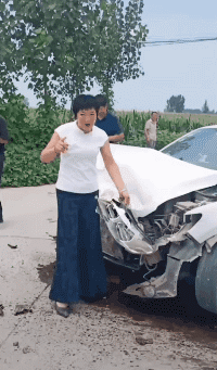 搞笑|搞笑GIF趣图：这是身上没一点伤，全伤到脑子上了