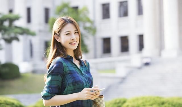 大学|她是大学美女高材生，当年毅然决然嫁给农民工，如今过得还好吗？