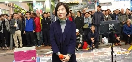 沦落|曾是《星光大道》冠军得主,在央视春晚压轴演唱,现在沦落到街头卖唱