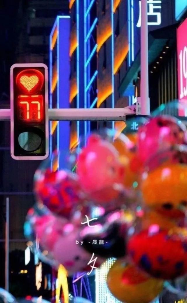 户外媒体|网红爱心红绿灯爆红网络！这样的户外媒体凭什么更受欢迎？