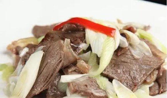 干锅|精选美食:千张丝炒韭菜,肉末四季豆,葱爆牛肉,干锅鸡翅的做法