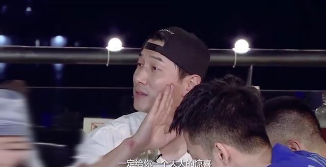  是因为|赵丽颖《中餐厅》崩溃大哭真相，原来是因为黄晓明冯伟卡斯柏离开