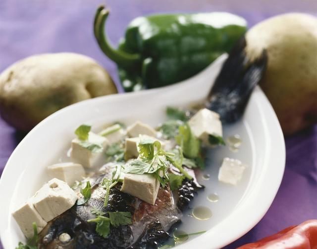  味道非常|大厨透露：不管炖什么鱼，掌握这3点，鱼汤香浓，鱼肉鲜嫩