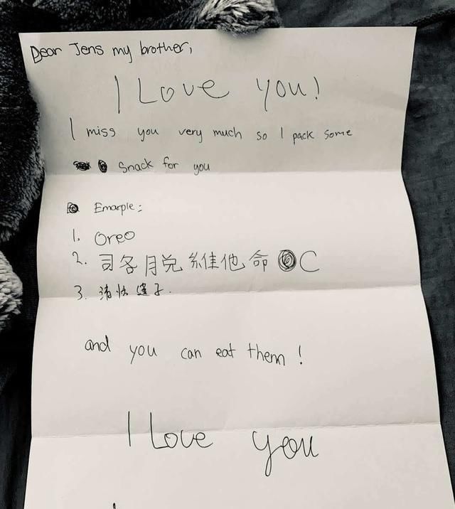 融洽|重组家庭不幸福？赵薇一家四口感情和谐，同父异母兄妹相处融洽