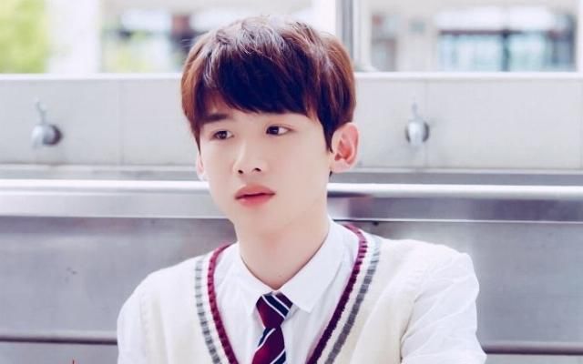 丁禹兮|10位男星穿校服!《以家人之名》宋威龙、罗云熙、丁禹兮都是顶级校园男神