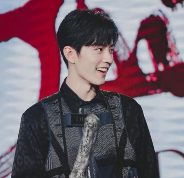 央视|肖战新剧被央视点名，访谈上热门官博，事业起飞在即？