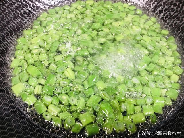  简单|三伏的天气没胃口，不妨试试这道菜，做法简单味道香，当饭吃也行