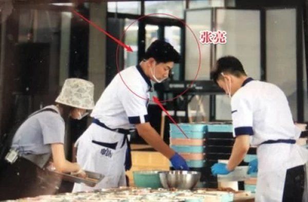  赵丽颖|《中餐厅4》晒全家福，赵丽颖C位，王俊凯新形象我爱了！