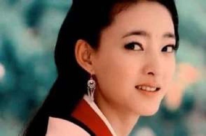 接到|母后在民间暗中产下一女，汉武帝得知后不怒反喜，将姐姐接到宫中