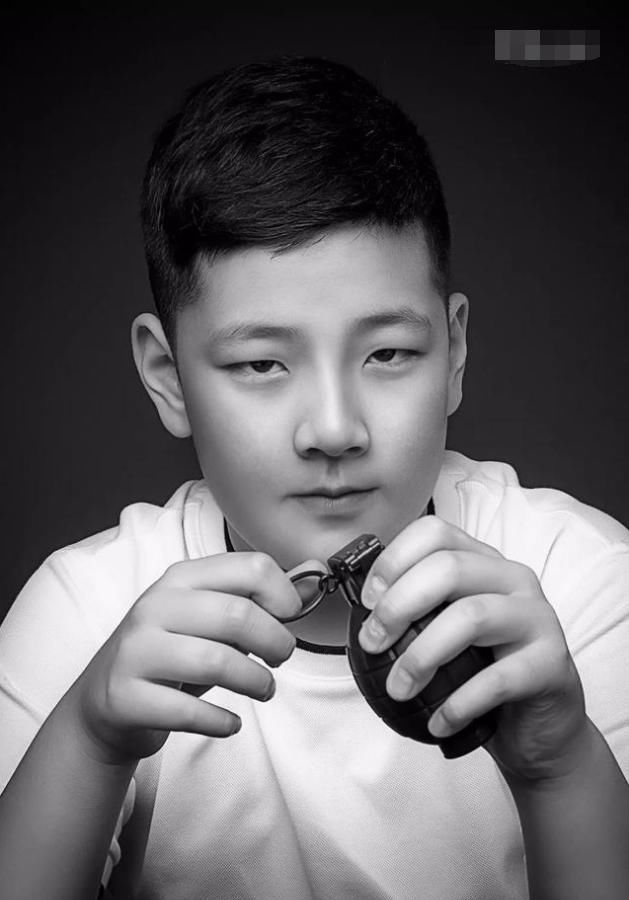 追成|有种逆袭叫《爸爸去哪儿》的石头,当初嫌他丑,现在追成狗