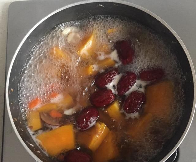 莲子|秋天进补要多吃这种瓜,1元1斤特便宜,熬汤做饼吃法多,去燥养颜