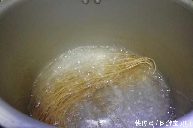 辣椒|酸辣粉的操作非常简单,只要一煮一拌就完成了