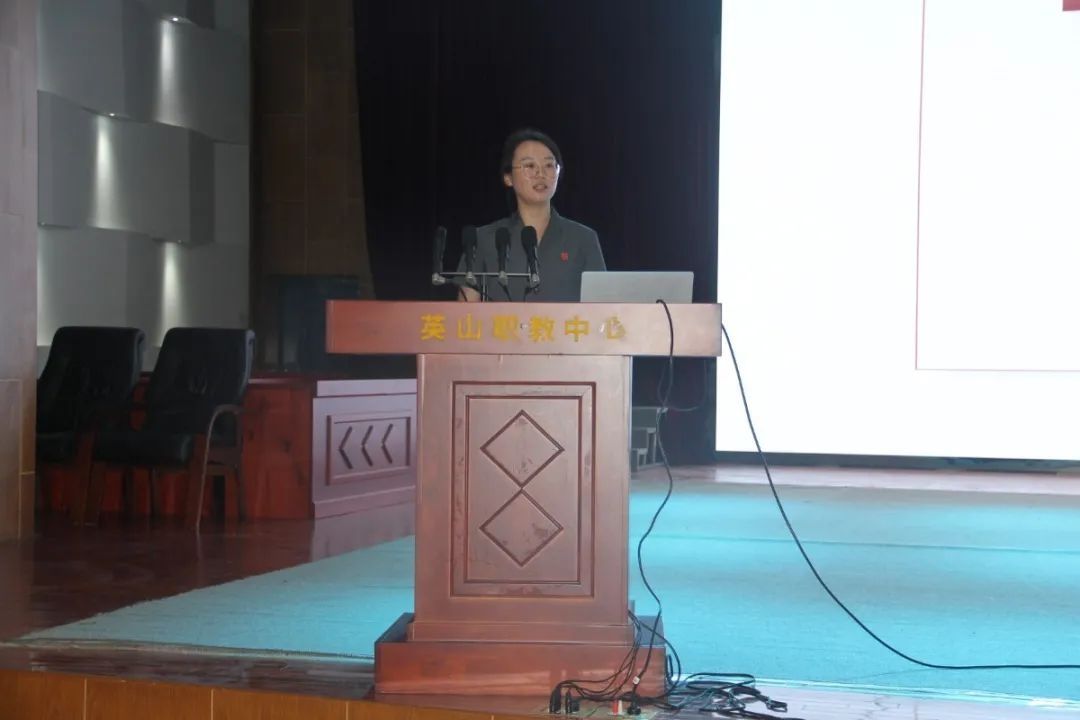 法官|送法进校园，法官小姐姐来给大家讲课啦！