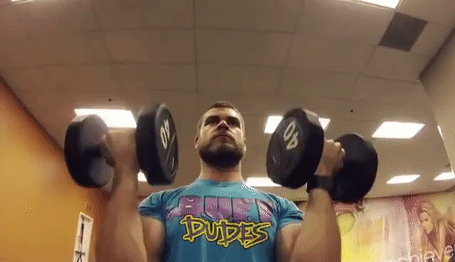  三角肌|别把窄肩怪在基因上，高手靠这些方法把它练宽！