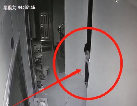  偷开|变态!潮汕小伙半夜偷开女住户房门