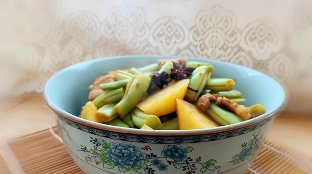  味十足|芸豆东北最家常的做法，炖出来香喷喷的，酱味十足好下饭