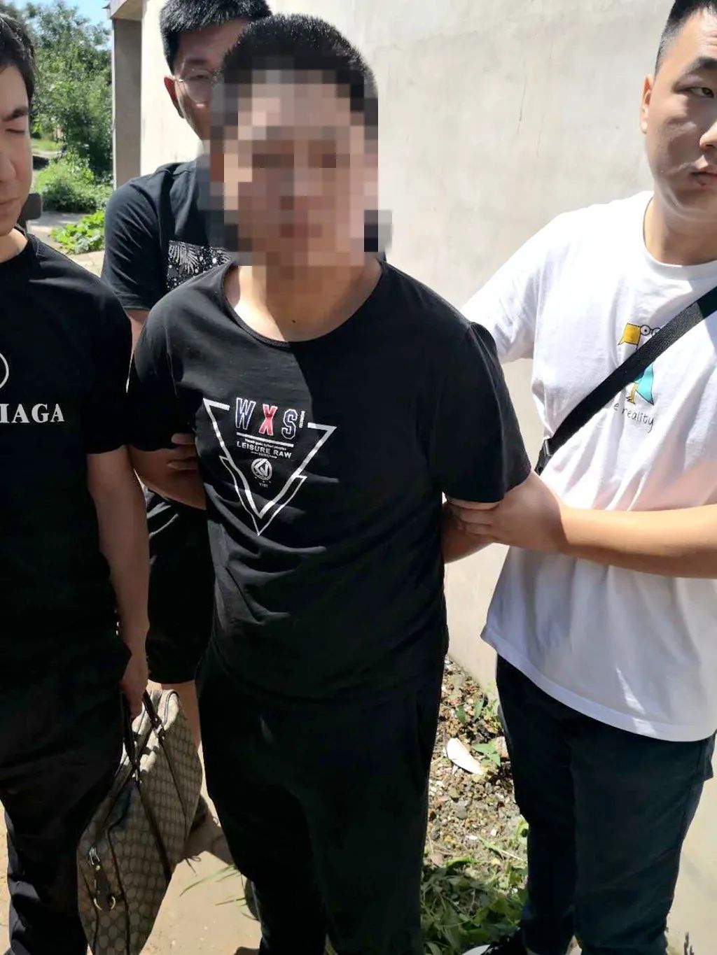 避孕套|瞧这一家子！和父母一起制售假冒避孕套被抓获，现场查获10000盒