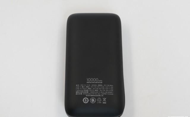 绿联|小巧mini,绿联10000mAh自带苹果MFi认证快充线充电宝评测