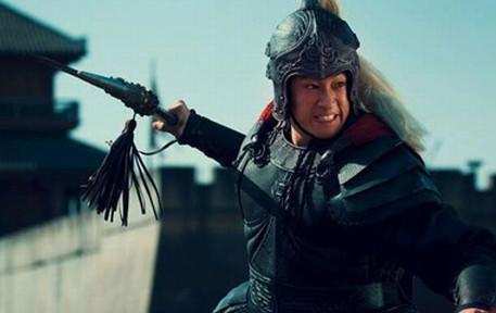 刘备|三英战吕布，第一个冲上去的为何是张飞而不是关羽？原因有三