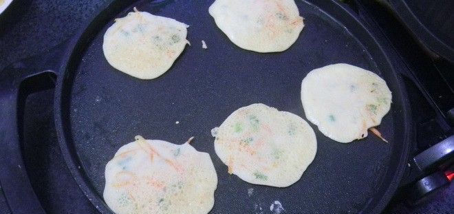  豆浆|喝豆浆剩下的豆渣别在扔了，加点香葱面粉烙大饼，简单快手又好吃