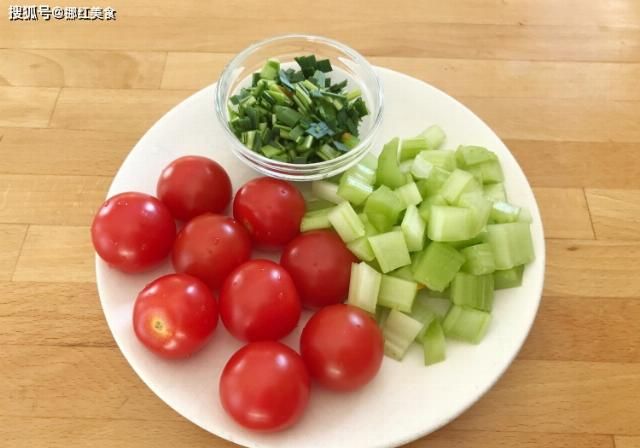 鲜香|炖牛排骨千万别焯水，乱用香料，这方法简单好用，软烂鲜香！